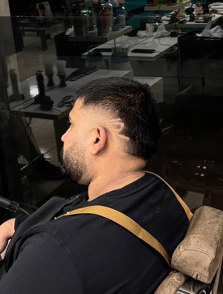 Fade sfumato con barba rifinita